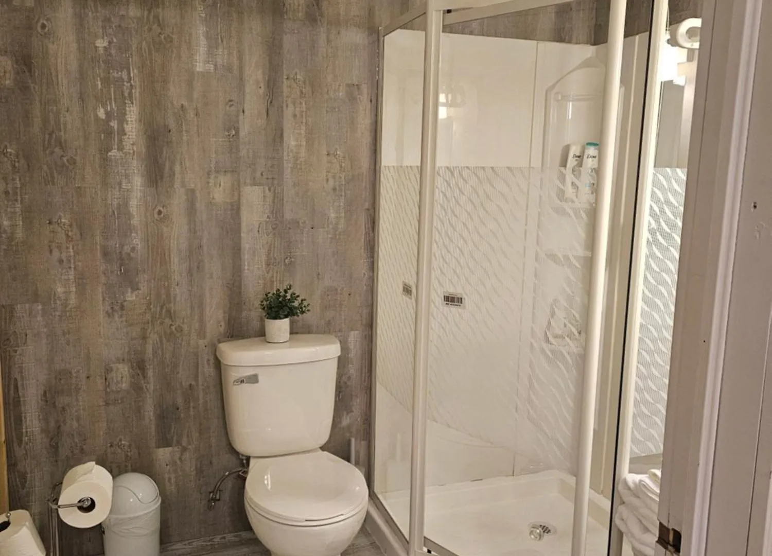 Quad-Ks Cozy & Private Guest Suite Halifax Homestay